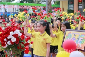 Rộn rã ngày khai trường trên quê hương đất Tổ