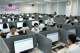 Công chức chuyển làm giáo viên có phải thi tuyển?