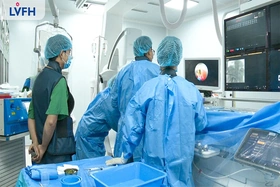 Cụ bà 89 tuổi vượt qua sốc nhiễm trùng đường mật do sỏi tái phát nhờ tán sỏi qua da dưới hướng dẫn DSA