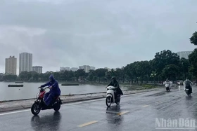 Thời tiết ngày 15/9: Mưa rào và dông trên cả nước, Hà Nội có mưa to đến rất to