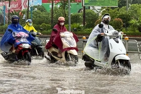 Mưa lớn ở miền Bắc kéo dài thêm