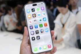 Vì sao Apple giữ lại Dynamic Island dù nhiều hãng đã bỏ camera đục lỗ?