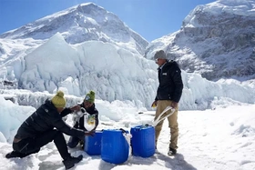 Băng tan ở Himalaya đe dọa nguồn nước của hàng trăm triệu người
