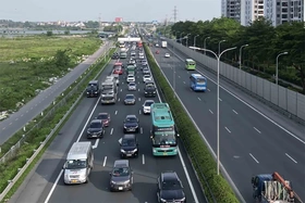 Khẩn trương đặt biển báo xử phạt vi phạm khoảng cách an toàn; nghiên cứu sửa đổi Thông tư 38/2024/TT-BGTVT