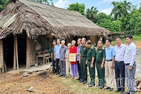 Hỗ trợ 60 triệu đồng xây nhà tình nghĩa cho thân nhân liệt sĩ