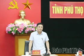 Vice Chairman of the Provincial People’s Committee Vu Viet Van Hears Report on Urban Area and Housing Projects in Viet Tri and Xuan Hoa Wards