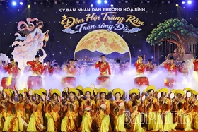 Rộn ràng Đêm hội trăng rằm trên sông Đà