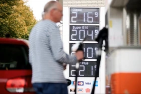 Châu Âu chấp nhận xả hàng trăm triệu thùng dầu diesel sau tối hậu thư của Mỹ