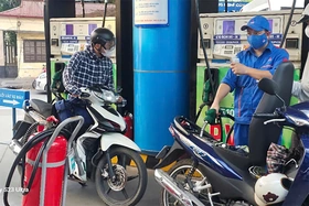 Giá xăng tăng phiên thứ năm liên tiếp