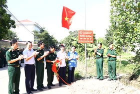 Tập huấn điểm về bảo vệ môi trường và bàn giao tuyến đường “Sáng - xanh - sạch - đẹp”