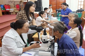 “Tuổi cao - gương sáng” góp sức xây dựng quê hương