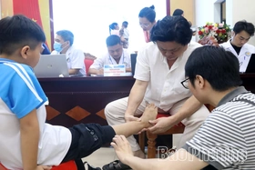 Khám cho 270 trẻ em khuyết tật có hoàn cảnh khó khăn trên địa bàn tỉnh