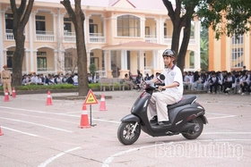 Trang bị kỹ năng lái xe an toàn cho học sinh: Không thể chậm trễ