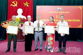 Phú Thọ tặng, truy tặng Huy hiệu Đảng cho 21.761 đảng viên