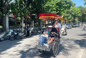 Thời tiết ngày 13/10: Bắc Bộ ngày nắng, Nam Bộ có mưa rào và dông