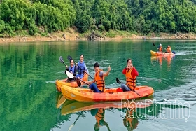 Thung Nai thúc đẩy nguồn thu từ du lịch