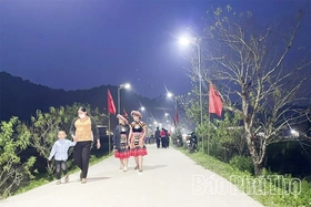 Sáng đường quê, ấm lòng dân