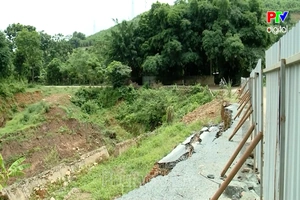 Dự án chậm, tỉnh lộ 445 trở thành “điểm nghẽn” giao thông