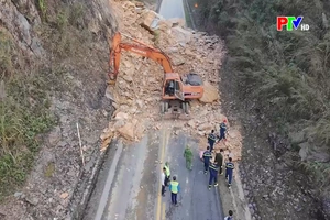 Chỉ đạo cứu hộ, cứu nạn vụ sạt lở taluy nghiêm trọng tại xã Mai Châu