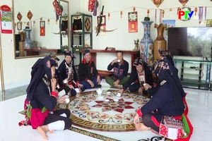 Nét đẹp trang phục truyền thống của người Dao Quần Chẹt