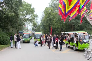 Tăng cường phương tiện đưa đón khách du lịch trong Khu di tích lịch sử Đền Hùng