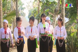 The vibrant patterns of Muong land