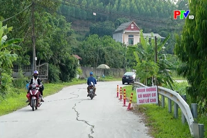 Sớm xử lý sạt lở tuyến đường tỉnh 323 qua xã Chân Mộng