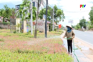 Người lao động chật vật ứng phó với nắng nóng