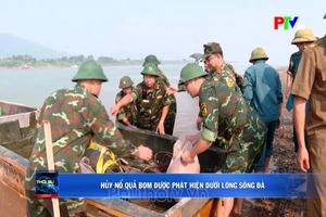 Hủy nổ quả bom được phát hiện dưới lòng sông Đà
