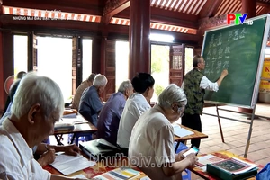 Những mái đầu bạc giữ hồn chữ xưa