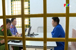 Khởi tố người cha ngược đãi, hành hạ 2 con ruột
