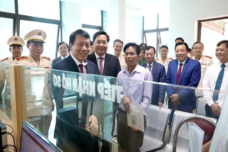 Bộ trưởng Bộ Công an Lương Tam Quang làm việc tại xã Bản Nguyên