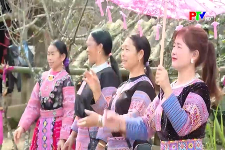 Đồng bào dân tộc thiểu số hướng về Đại hội Đảng toàn quốc lần thứ XIV