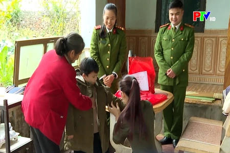 Xuân ấm áp từ mô hình “Con nuôi công an xã”
