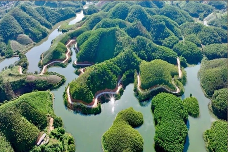 Những hồ chứa khổng lồ và cuộc “thức dậy” vật vã