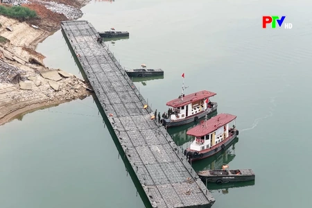 Chủ tịch UBND tỉnh chỉ đạo hoàn thành bắc cầu phao qua sông Lô xong trong ngày 15/2