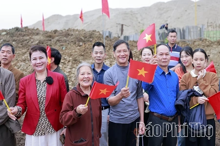 Nhịp cầu đoàn viên trên dòng Lô lịch sử