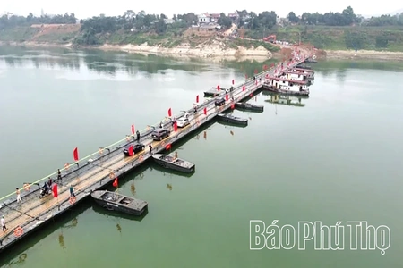 Hạn chế giao thông đường thuỷ nội địa phục vụ vận hành cầu phao PMP60T thay thế cầu sông Lô