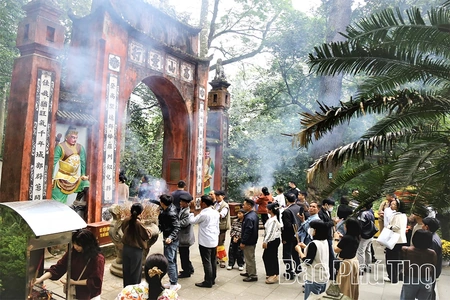 Du lịch Đất Tổ bứt phá đầu năm - Tín hiệu vui đầy triển vọng