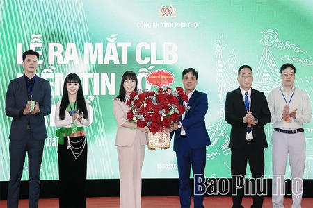 Ra mắt Câu lạc bộ “Niềm tin số Đất Tổ”