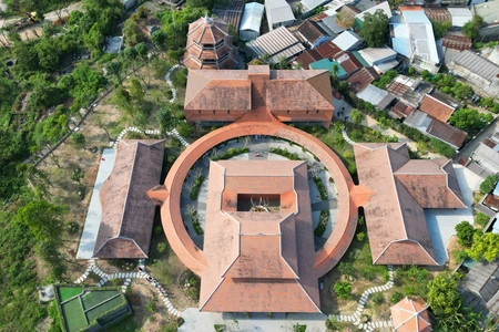 Ngôi chùa 300 tuổi có kiến trúc hành lang tròn khác biệt ở Huế