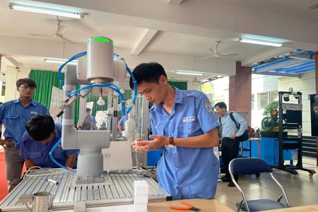 Việc làm 2026 thời AI: Ngành nào lên ngôi, nghề nào sẽ bị đào thải?