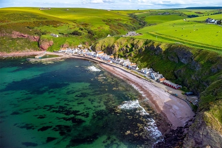 Ngôi làng đẹp như tranh vẽ, có một dãy nhà duy nhất