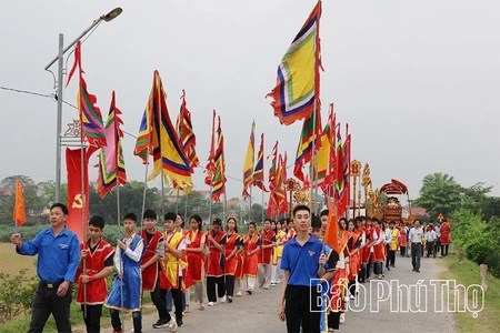 Rộn rã hội làng ở ngôi đình trên 300 năm tuổi