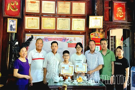 Tự hào dòng họ học tập