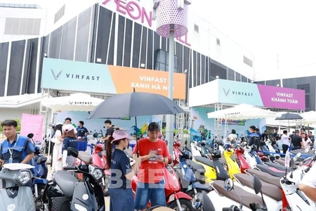 “Bùng nổ” thị trường xe máy điện