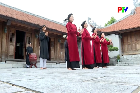 Xoan costumes echoes of the Hung Kings era