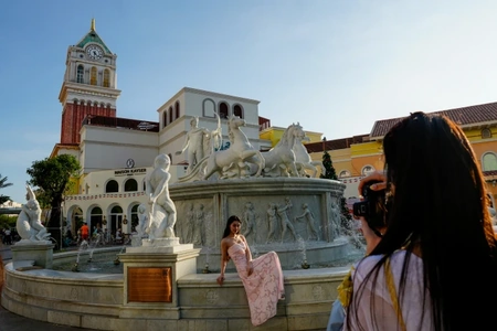 Du lịch hè ngốn thêm tiền vì giá vé máy bay tăng cao