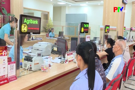 Gần 20 ngân hàng giảm lãi suất