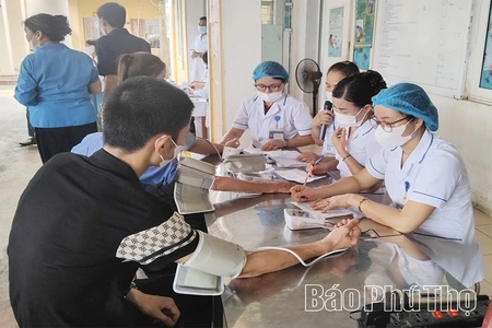 Khám sàng lọc bệnh lao miễn phí cho người dân khu vực Kim Bôi